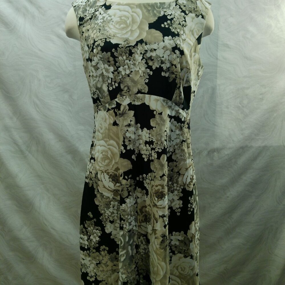 Connected Apparel Sleeveless Floral Dress Size 12  (207)